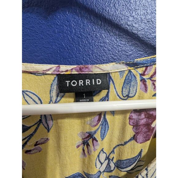 Sz 1 Torrid Button Up Blouse! - Picture 3 of 6